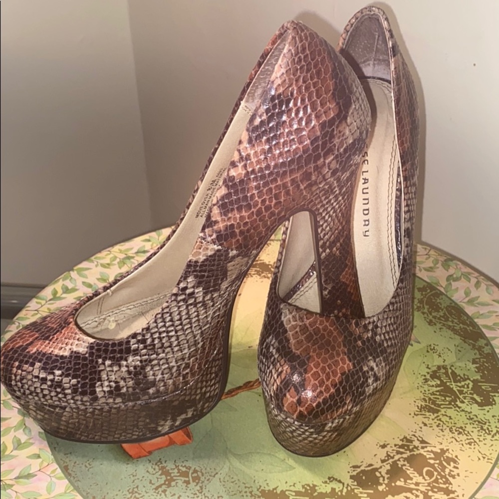 Chinese laundry Snake Skin Pumps